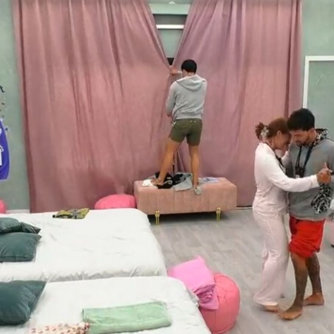 Eva e Tiago juntos na Casa dos Segredos após decisão de Jéssica
