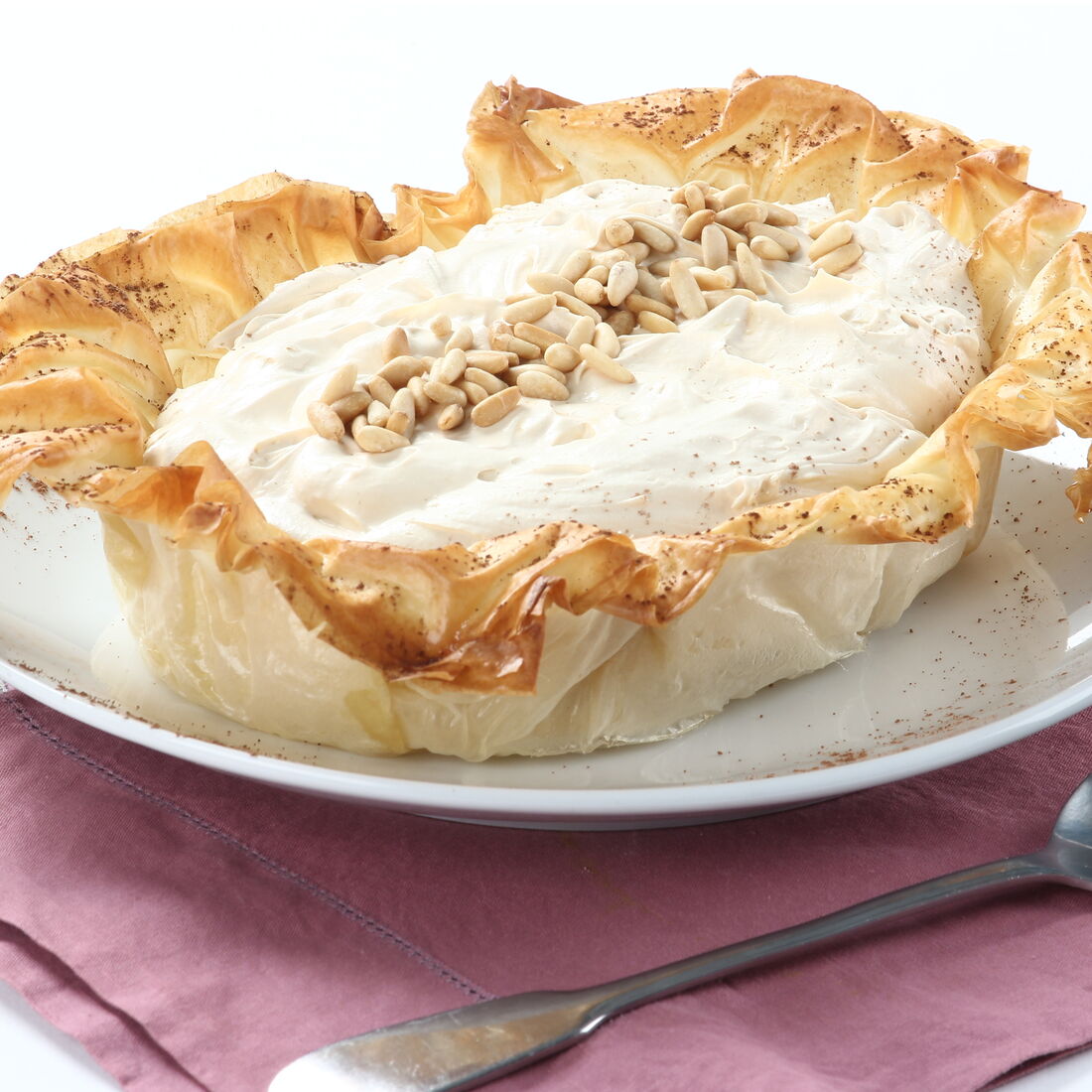 Terrina de musse com leite condensado e pinhões