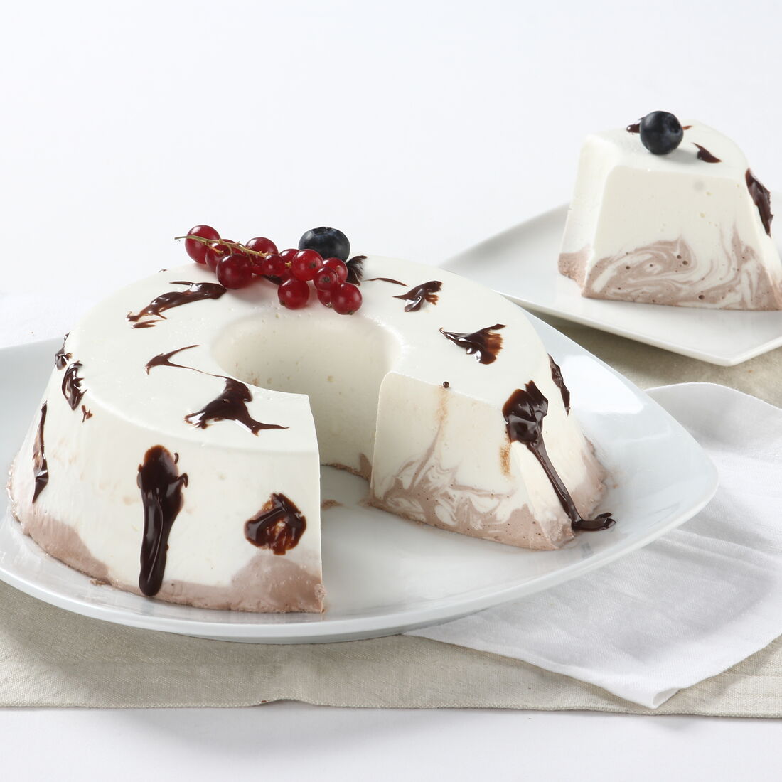 Pudim marmoreado com chocolate e frutos vermelhos