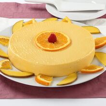 Sobremesa de mousse com laranja, manga e framboesa