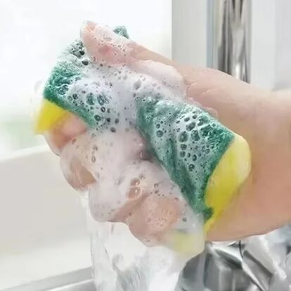 Esponja com espuma para lavar loiça
