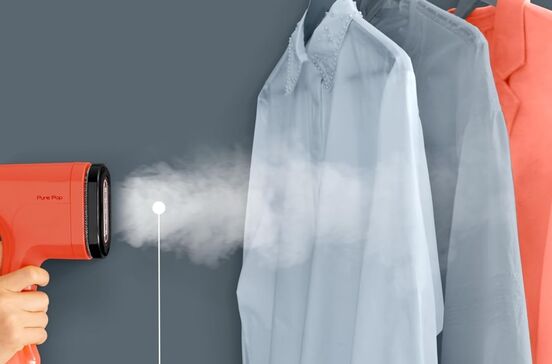 Rowenta apresenta a escova a vapor: design vibrante e leve para eliminar rugas sem esforço