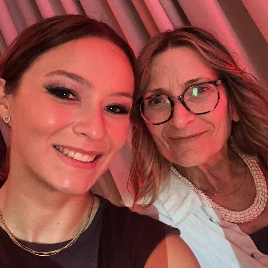 Eva com a mãe, Valerie