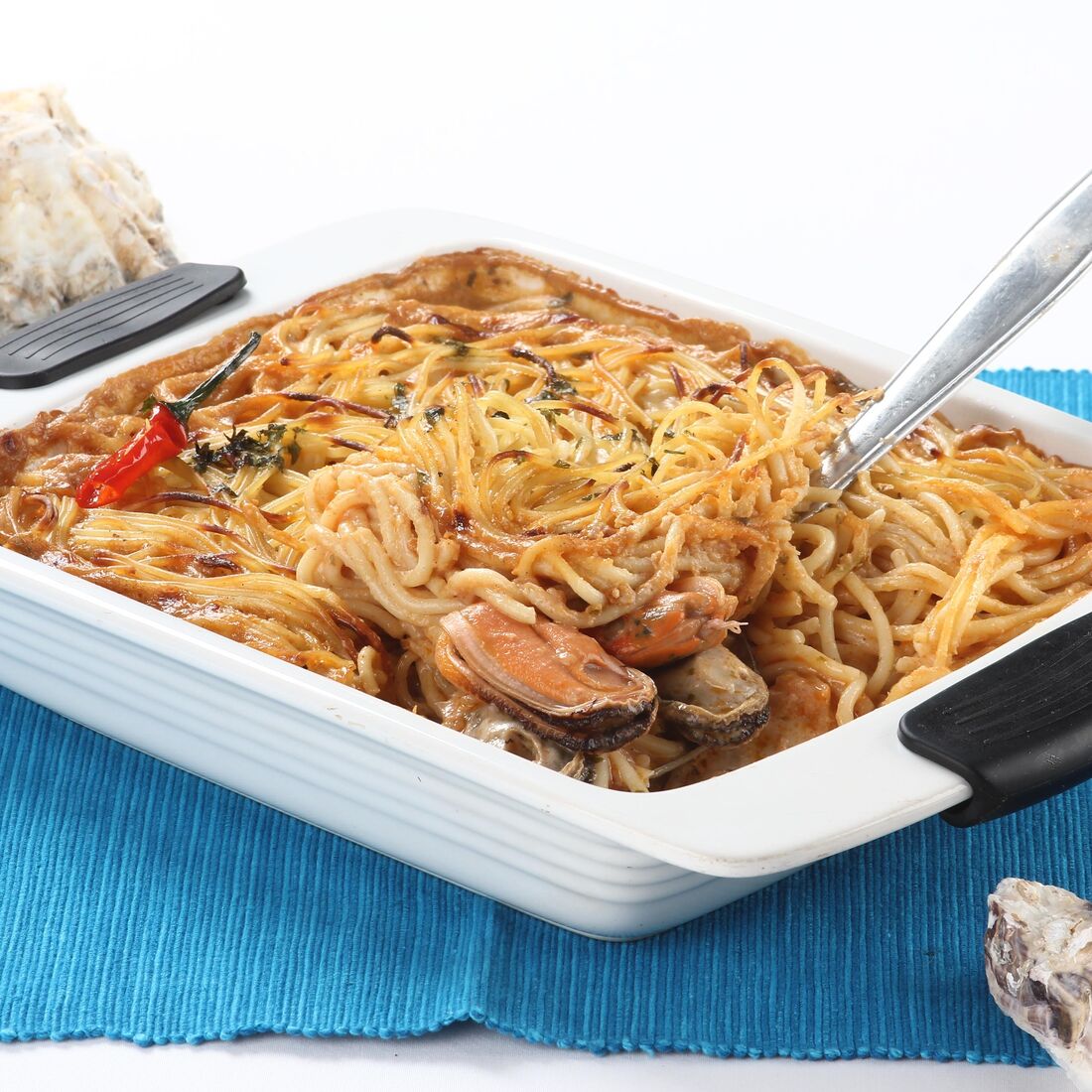 Esparguete gratinado com mexilhão, um prato de marisco irresistível e cheio de sabor