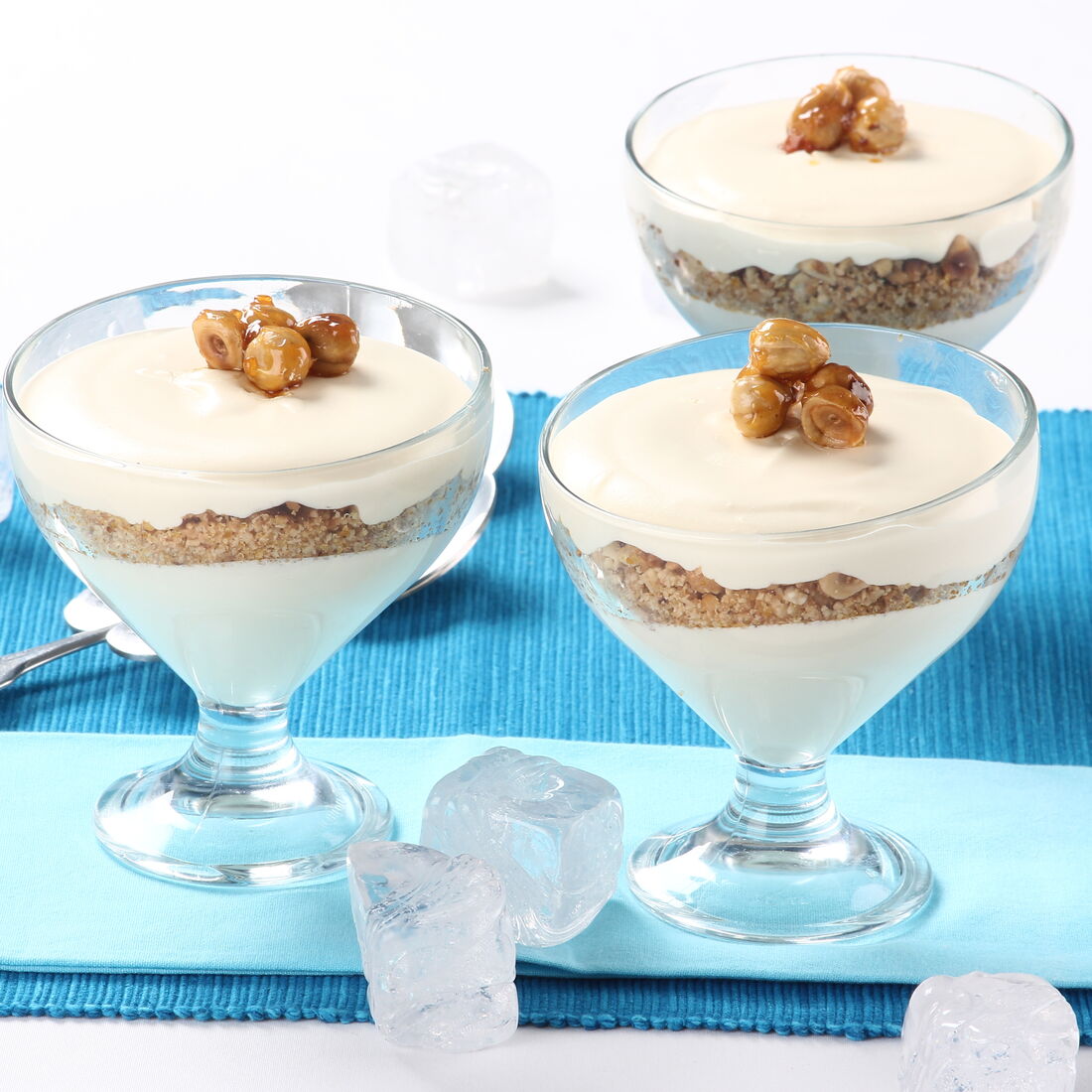 Mousse de laranja com praliné de avelã, uma sobremesa fresca e saborosa