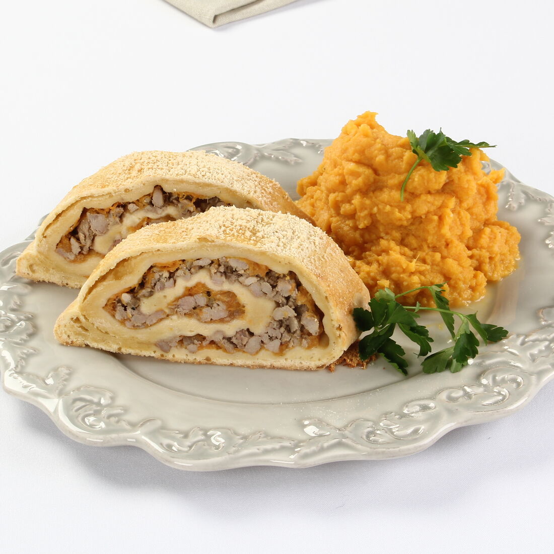Torta de carne com puré de abóbora