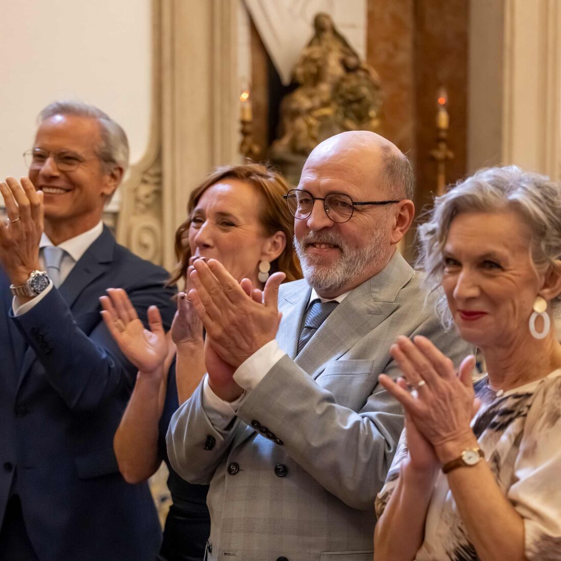 Convidados aplaudem no casamento de Flor e Sammy em Terra Forte