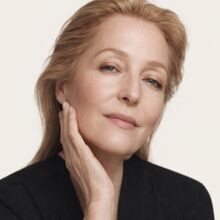 Gillian Anderson para Age Perfect Serum Le Duo da L’Oréal Paris