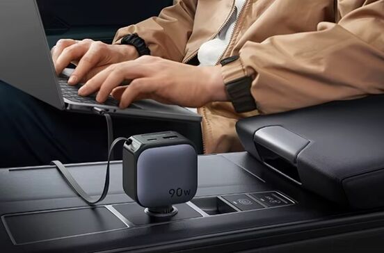 Carregador Ugreen de 145W para carro com várias portas, incluindo USB-C e USB-A