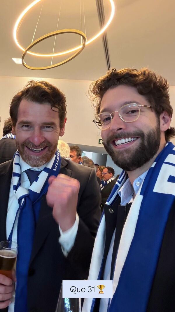 Mariana Monteiro e Bruno Gonçalves celebram título do FC Porto.
