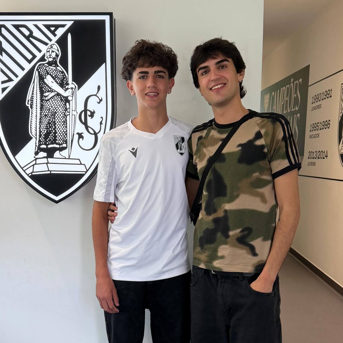 Dinis Aveiro, sobrinho de Cristiano Ronaldo, assina pelo Vitória de Guimarães