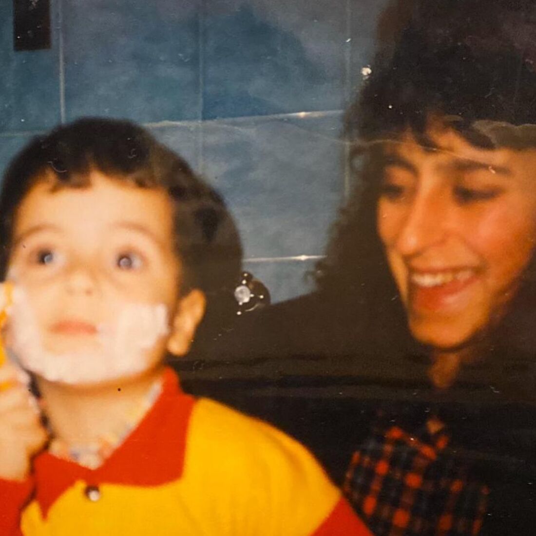 João Cancelo com a mãe.jp