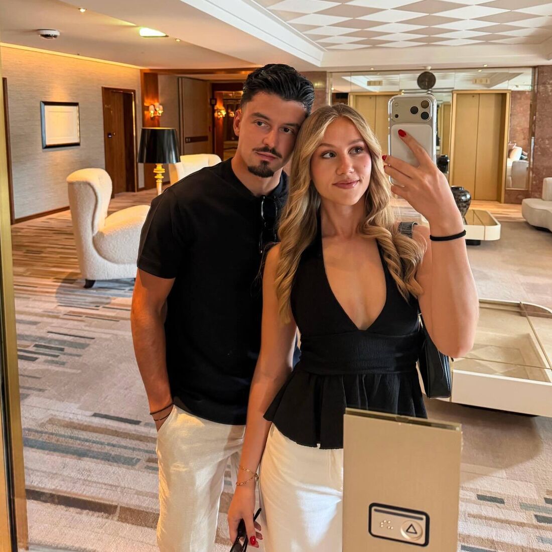 Moisés com a namorada, Inês