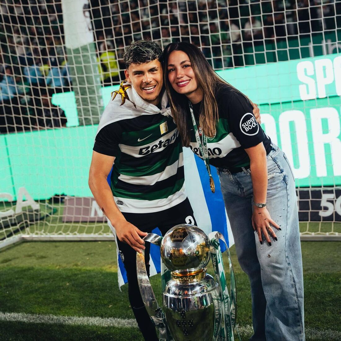 Maxi Araújo, Leiza Gómez