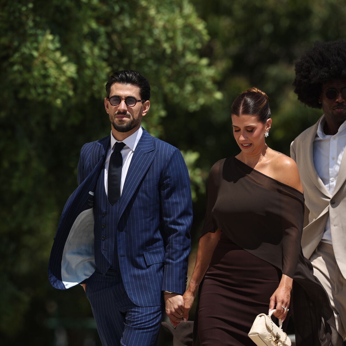 Gonçalo Ramos casa com colegas e amigos do futebol