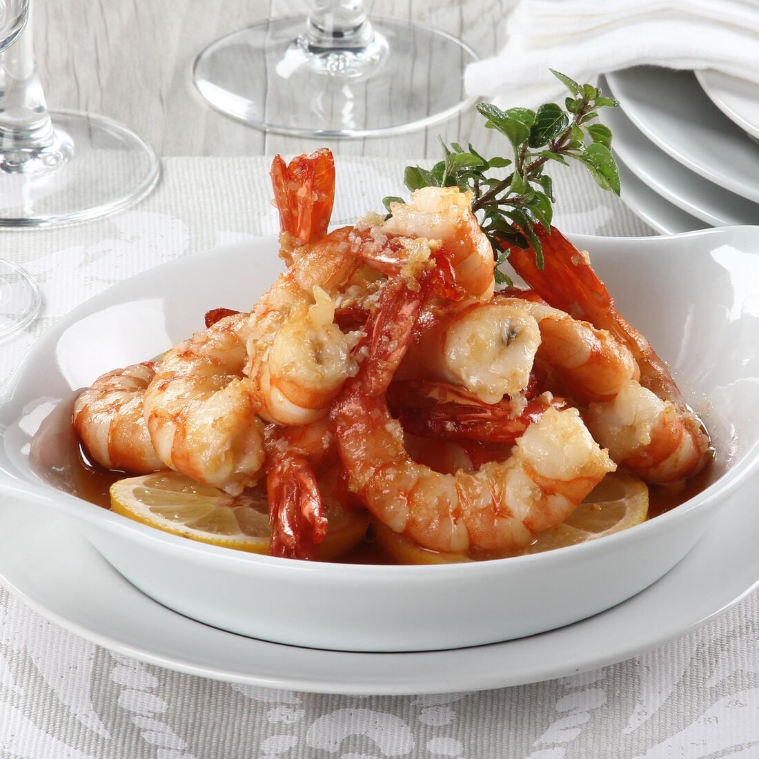 Camarão frito com limão e ervas