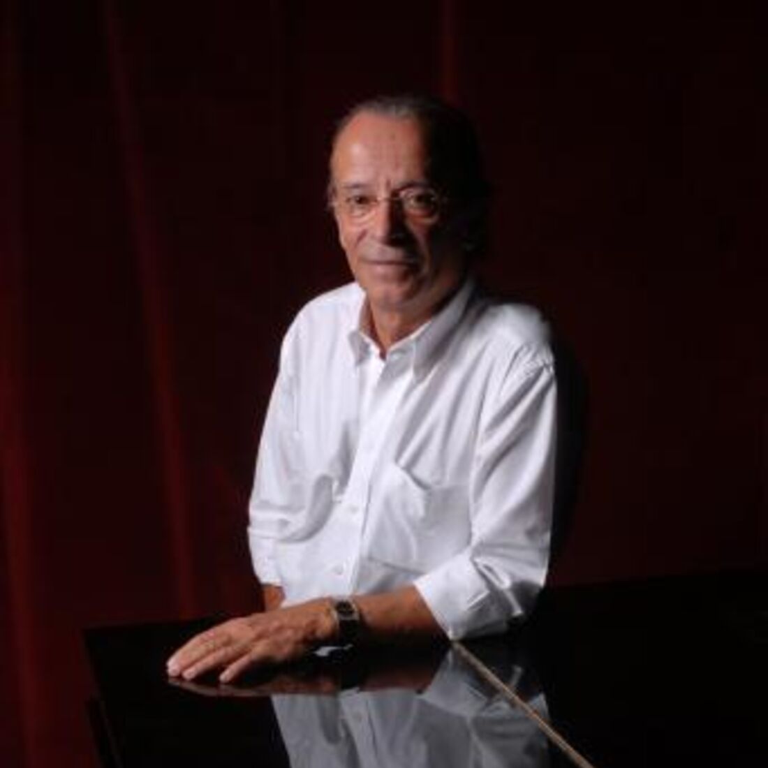 O actor Victor Espadinha fotografado durante uma entrevista no Maxime,