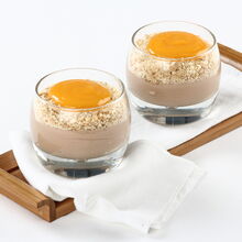 Natas do Céu de Chocolate com crocante de bolacha e cobertura de manga