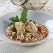 Arroz de peixe com hortelã e pimentos