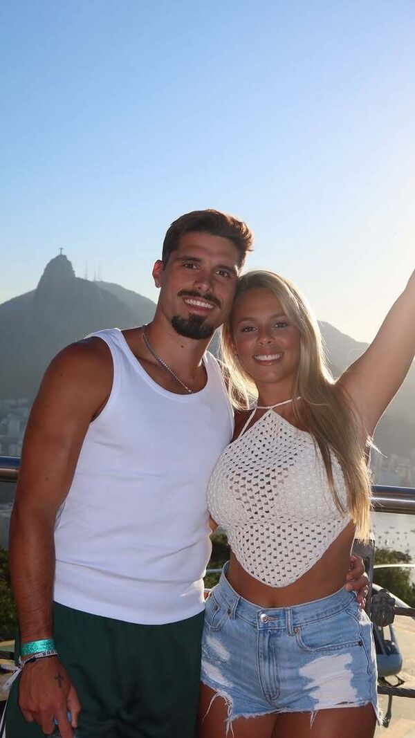 Pedro Neto, Carolina Cunha e Silva, Brasil