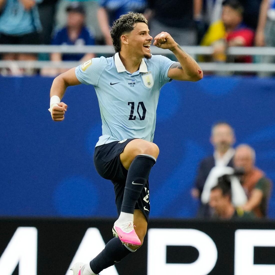 Maxi Araujo pela selação uruguaia