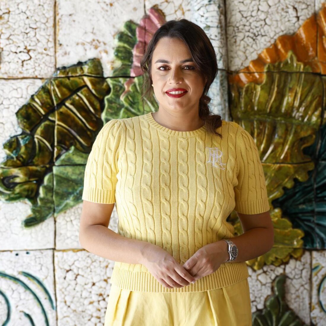 A atriz posa para a foto no decorrer do evento