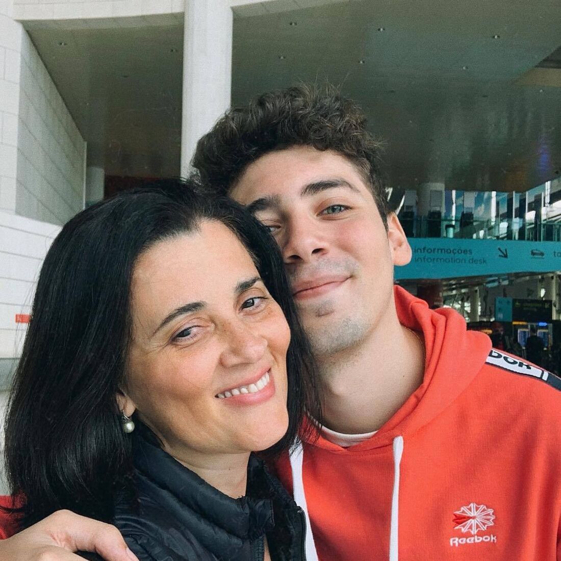 Tiago Bandeira com a mãe, Danielle Barreto