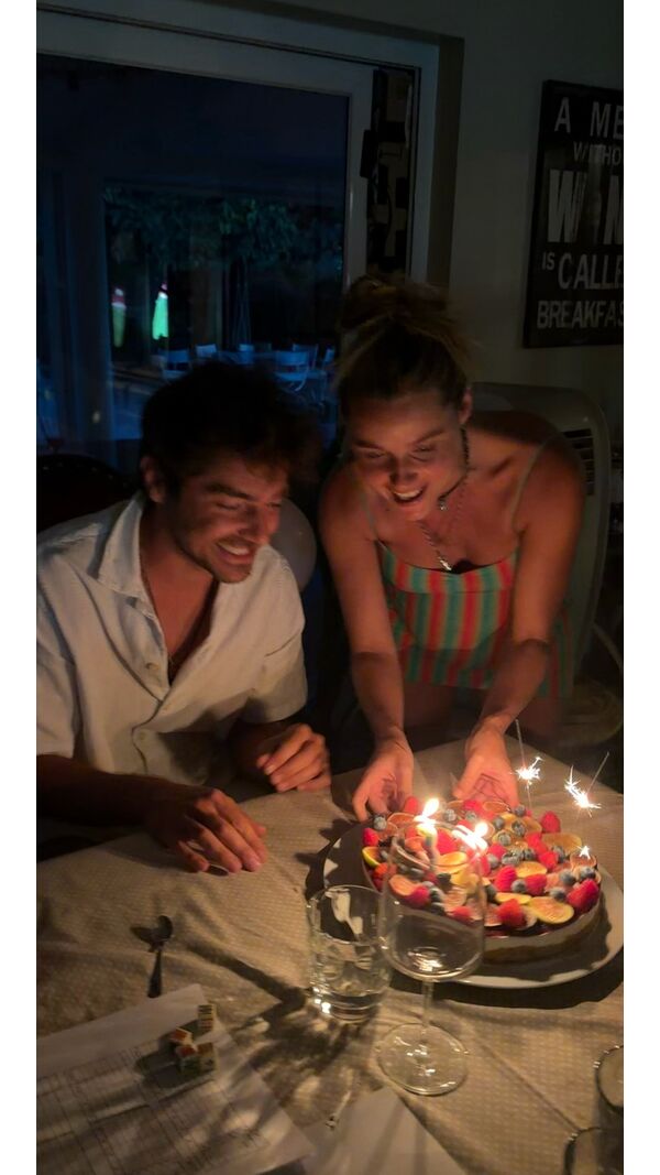 Lourenço Ortigão celebra o seu aniversário ao lado de Kelly Bailey, ansioso pela chegada do segundo filho