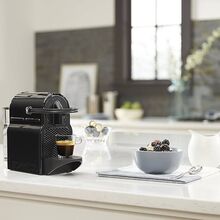 A icónica máquina de café Nespresso De'Longhi Inissia