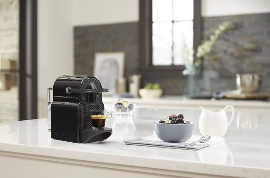 A icónica máquina de café Nespresso De'Longhi Inissia