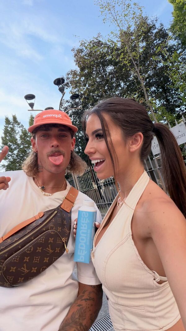 Ricardo Mangas, Carly Santos