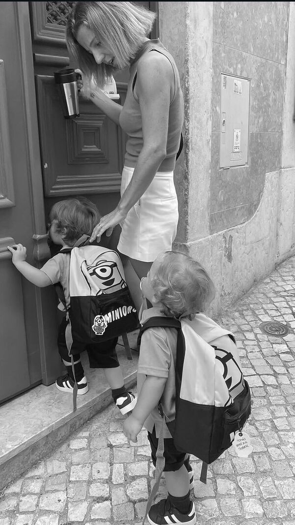 Inês Herédia e os filhos Luís e Tomás 