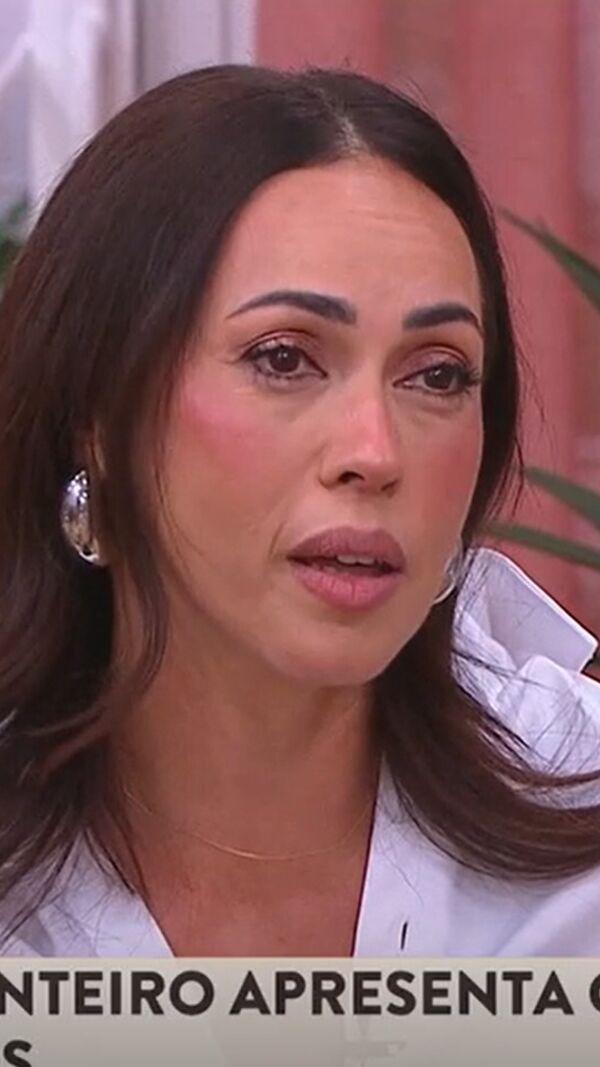 Débora Monteiro emociona-se na 'Casa Feliz'