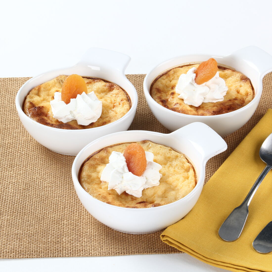 Sobremesa de alperce com chantilly