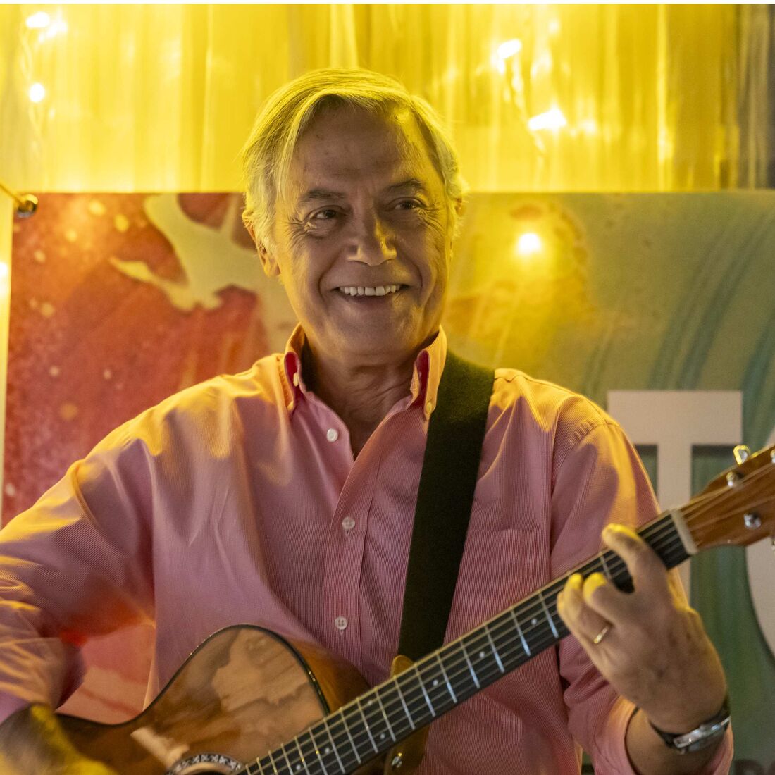 Raimundo desconfia da relação de Bento e Linda