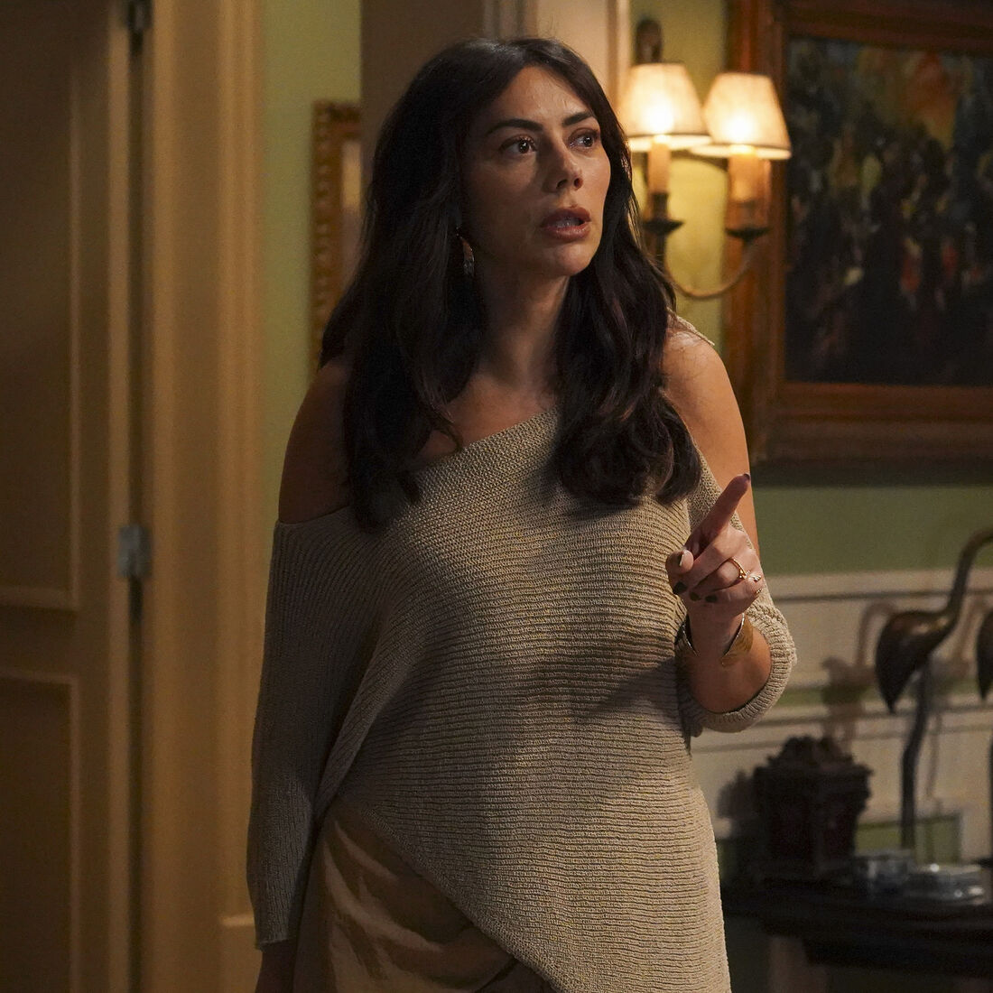 Vera reage mal ao ver Lúcia e Eduardo a dormir juntos