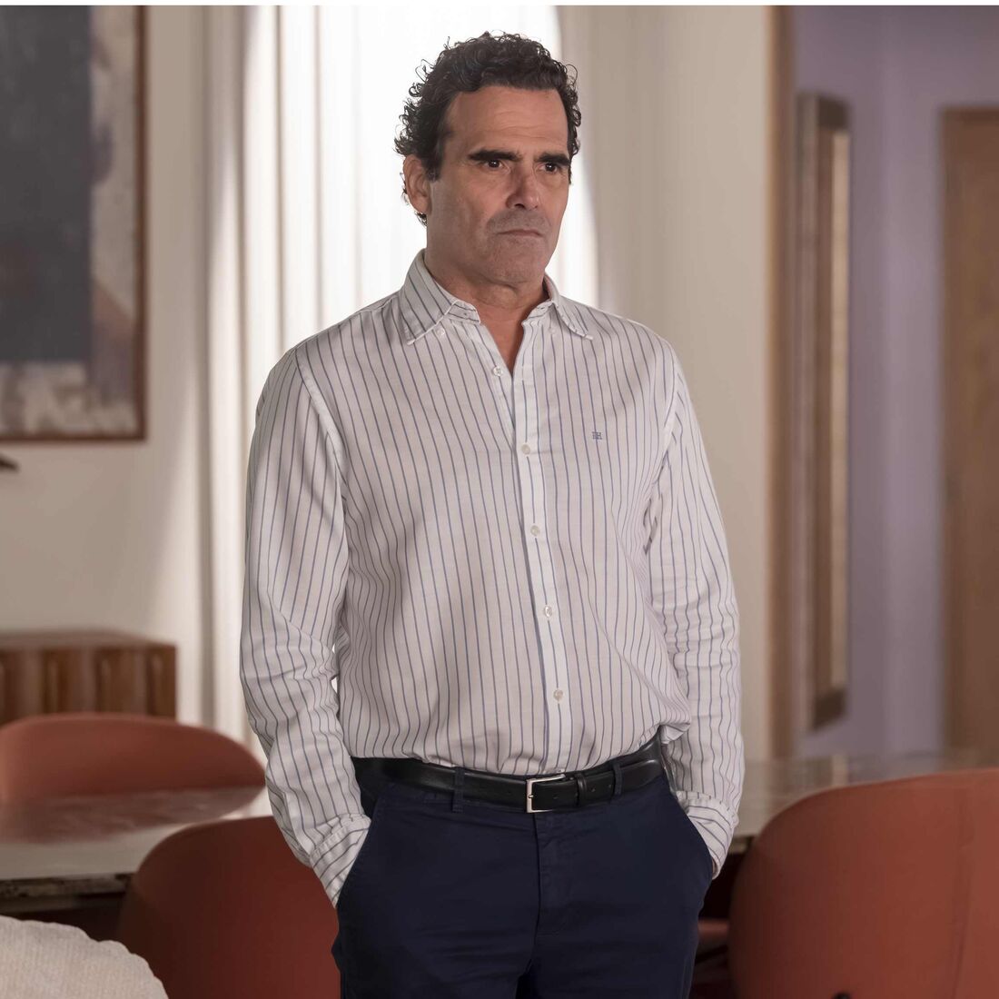 Madalena vacila com pedido de Frederico, apesar de se encantar por Fonzie